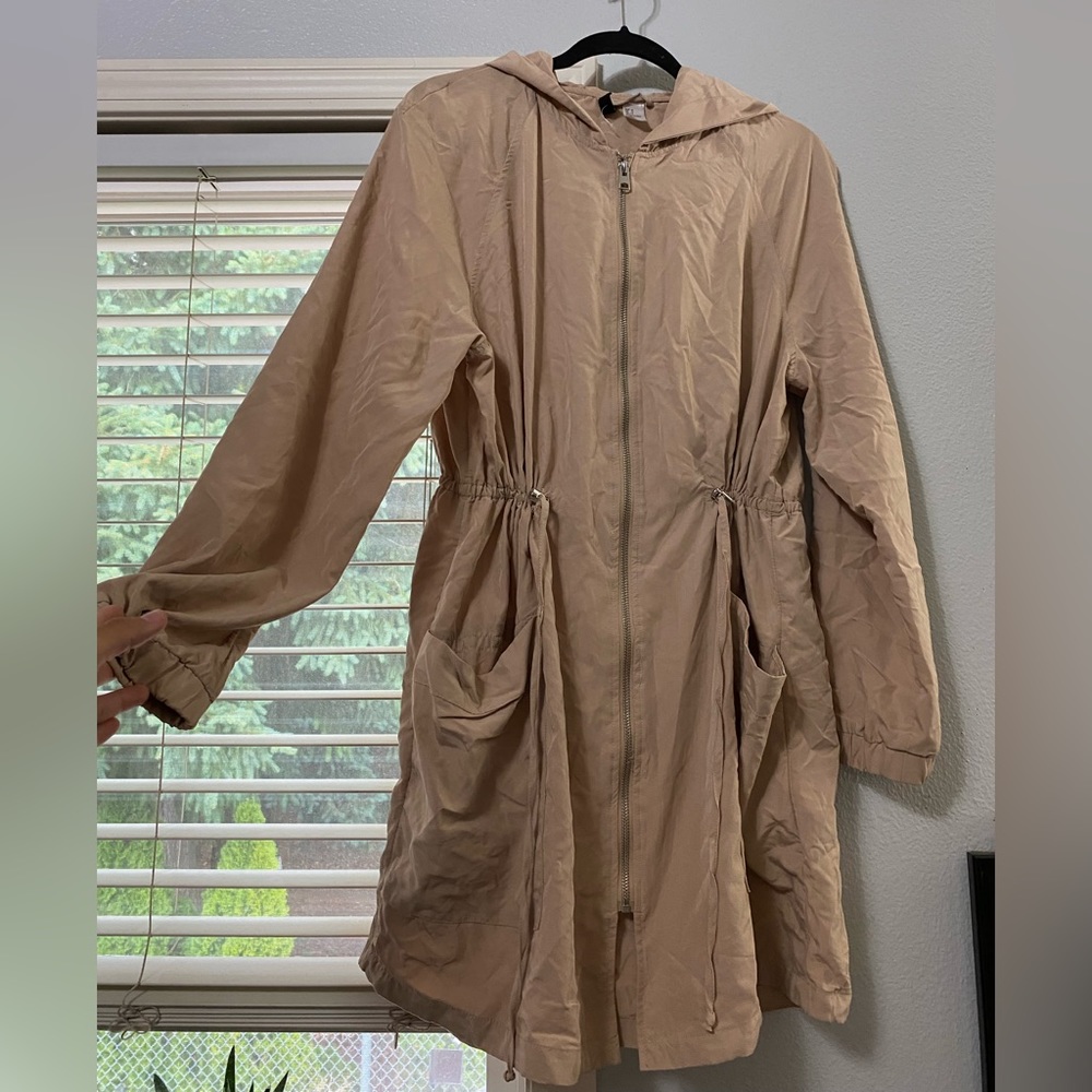 Lightweight hooded overcoat
